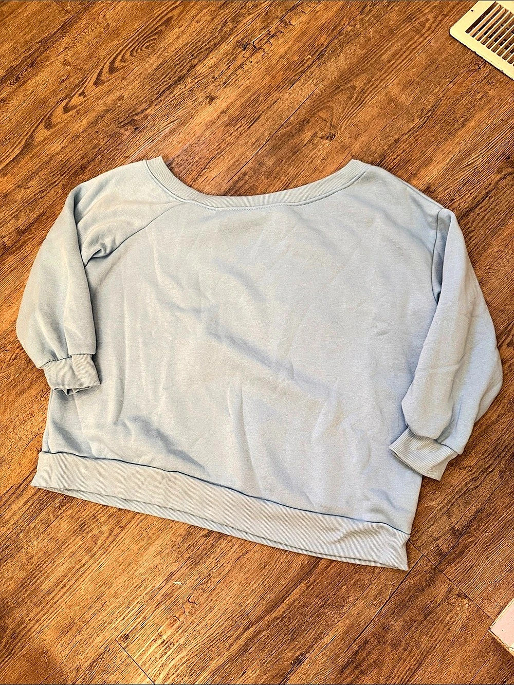 MUSERA Long Sleeve Sweatshirt in Blue Size Medium